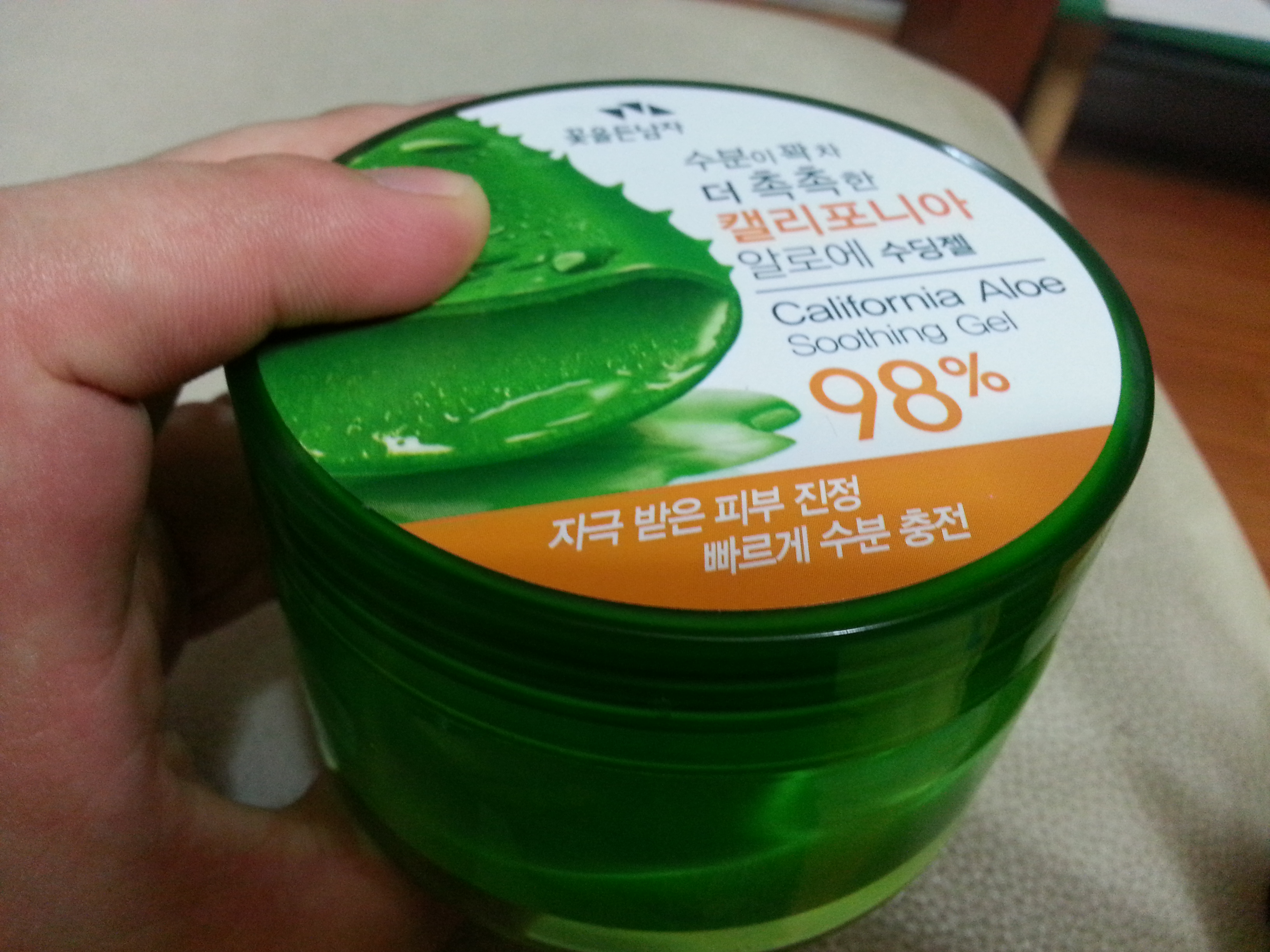                          	꽃을든남자 알로에 수딩젤 촉촉함이 오래오래~.                         꽃을든남자 알로에 수딩젤 촉촉함이 오래오래~.