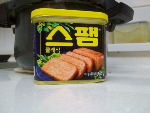 따끈한 밥에 스팸이 먹고 싶어 져뜸...