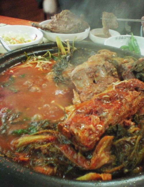 감칠맛 나는 감자탕의 유혹!!