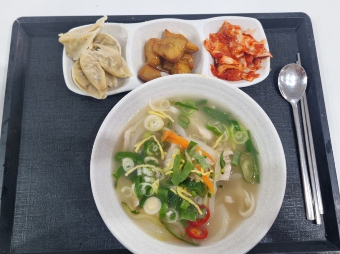 닭칼국수